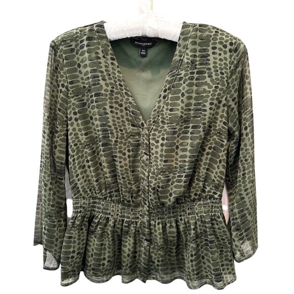 BANANA REPUBLIC | Green Snakeskin Peplum Blouse Top | XS - Picture 1 of 5